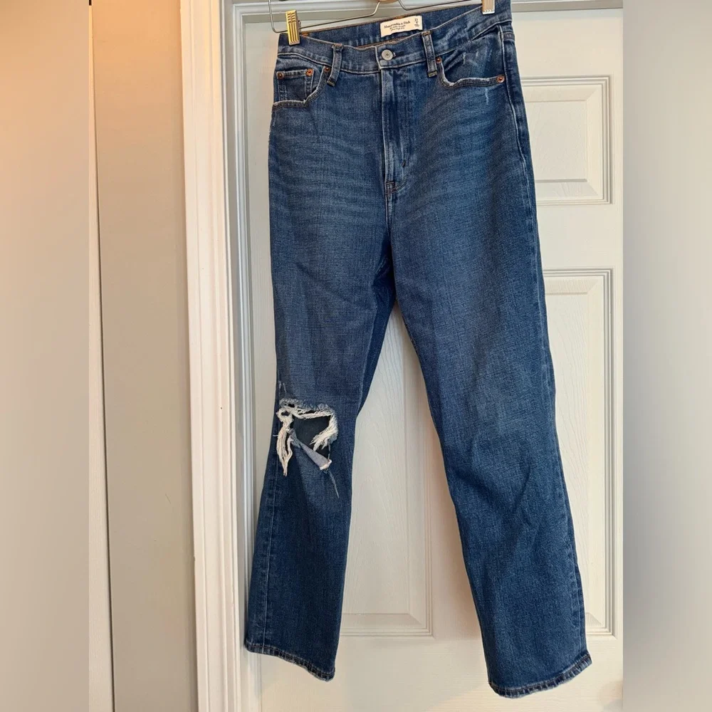 Abercrombie & Fitch | Curve Love Ultra High Rise Ankle Straight Jean | Size 27/4 - Picture 6 of 8